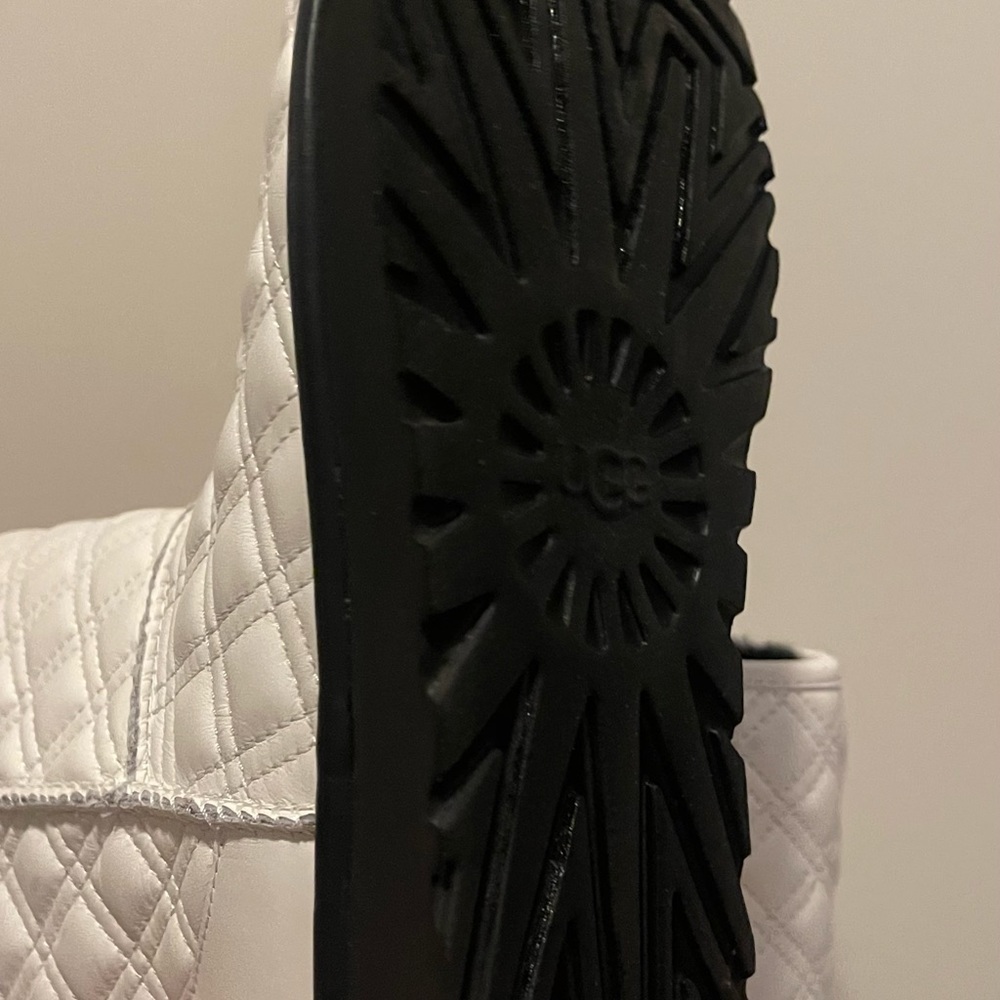 UGGs - Picture 2 of 4
